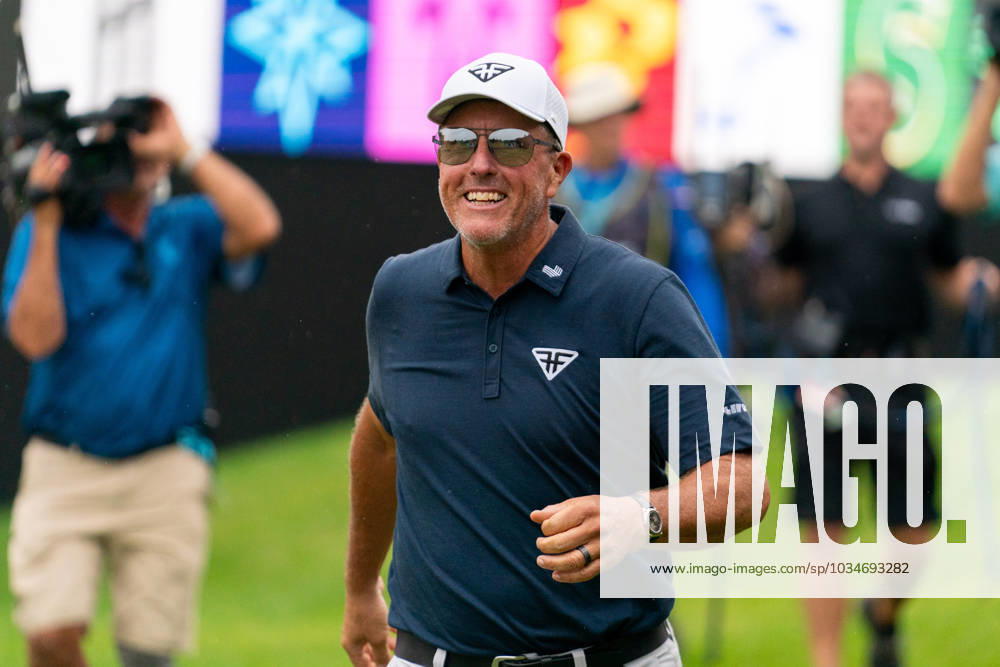 SUGAR GROVE, IL - SEPTEMBER 23: Phil Mickelson walks to the green at hole 17 (the party hole) during Day Two of the LIV Golf Invitational - Chicago on September 22, 2023, at Rich Harvest Farms in Sugar Grove, IL (Photo by Ben Hsu Icon Sportswire) GOLF: SEP 23 LIV Golf Chicago Icon224230922021