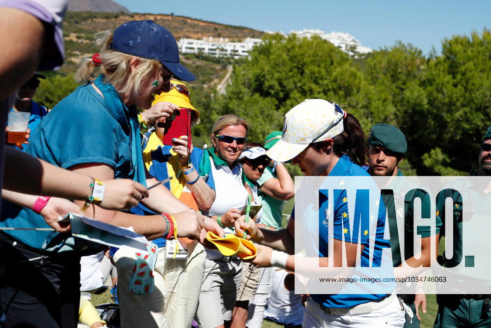 2023 Solheim Cup, Finca Cortesin, Andalucia, Spain 24 9 2023 Leona Maguire Leona Maguire signs autographs 24 9 2023