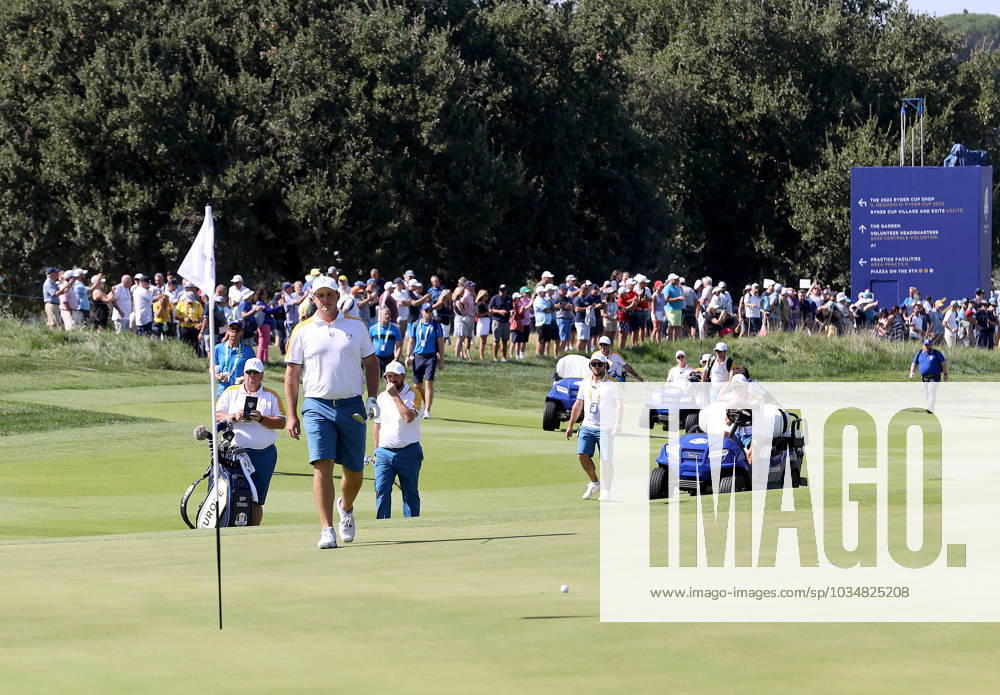 GOLF - Ryder Cup 2023 ROME,ITALY,26.SEP.23 - GOLF - Ryder Cup, preview. Image shows Sepp Straka (AUT EUR) and fans. GEPAxpictures Oberlaender