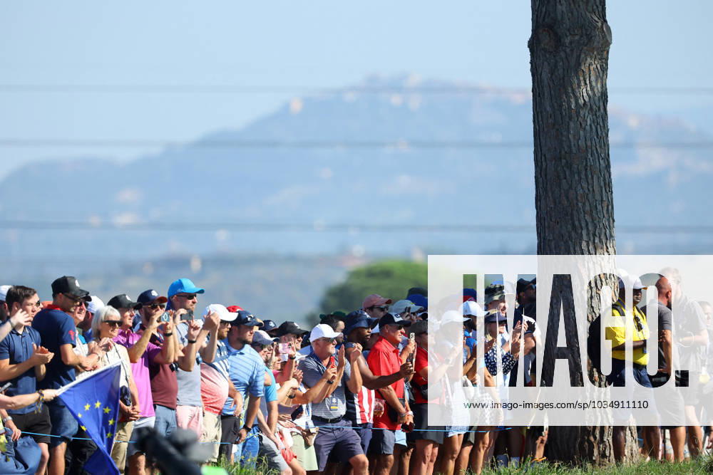 Golf match - Ryder Cup 2023 Rome, Italy 29.09.2023: Spectators follow Foursomes Session at RYDER CUP 2023 at Marco Simone Golf & Country Club di Guidonia Montecelio, Roma Rome Italy