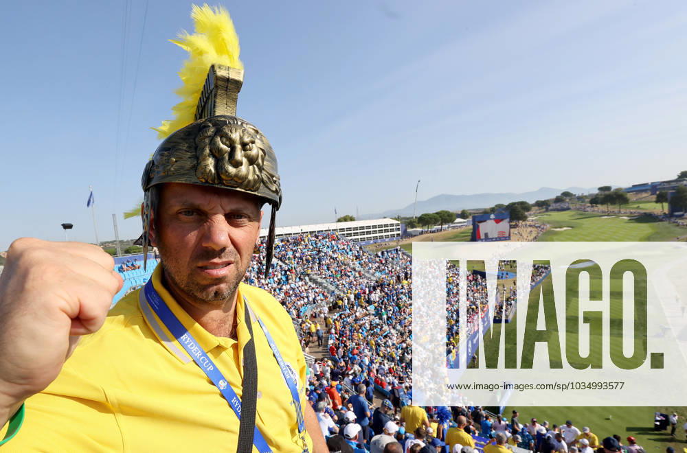 GOLF - Ryder Cup 2023 ROME,ITALY,01.OCT.23 - GOLF - Ryder Cup, Marco Simone Golf and Country Club. Image shows a fan. GEPAxpictures Oberlaender