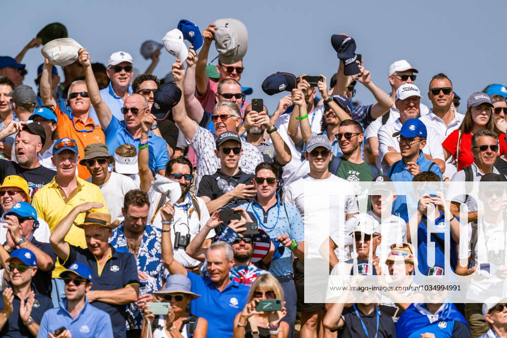 Spectators wave their caps as Patrick Cantlay not pictured of Team USA is on the first tee in a singles match during day three of the Ryder Cup on October 1, 2023 in Rome Photo Mathias Bergeld BILDBYRAN kod MB MB0738 golf ryder cup day 3 bbeng