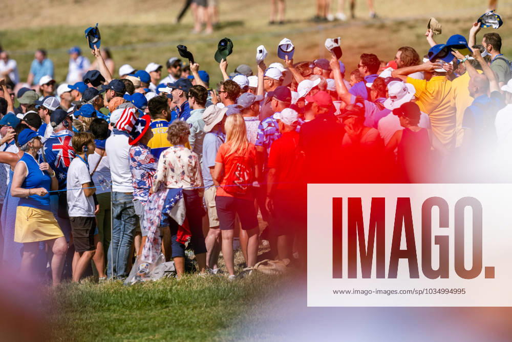 Spectators wave their caps as Patrick Cantlay not pictured of Team USA is on the first tee in a singles match during day three of the Ryder Cup on October 1, 2023 in Rome Photo Mathias Bergeld BILDBYRAN kod MB MB0738 golf ryder cup day 3 bbeng
