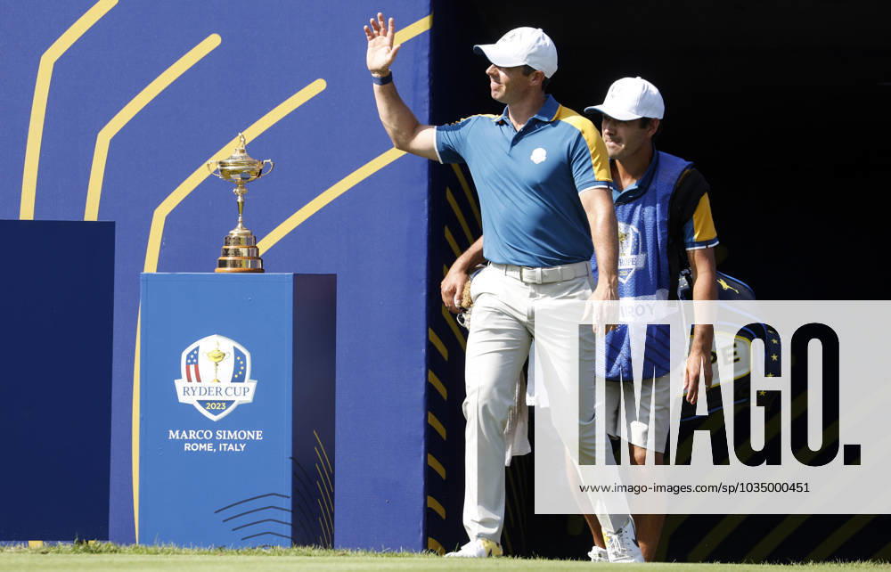 Europe teams golfer English Rory McIlroy waves at supporters during the Single matches on the last day of the 2023 Ryder Cup golf tournament at Marco Simone Golf Club in Guidonia, near Rome, Italy, 1st October 2023. The 44th Ryder Cup matches between the US and Europe will be held in Italy from 29 September to 01 October 2023. ANSA FABIO FRUSTACI 2023 Ryder Cup golf tournament - Single matches - ZUMAa110 20231001_zaf_a110_039