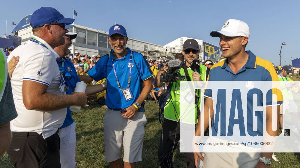 ROM 2023 10 01 Day 3 Singles Matches Europe beat USA in Ryder Cup here is Ludvig Aberg Sweden with Peter Hanson and his father in the middle Photo Christer Höglund TT code 40750 Rome Italy GOLF