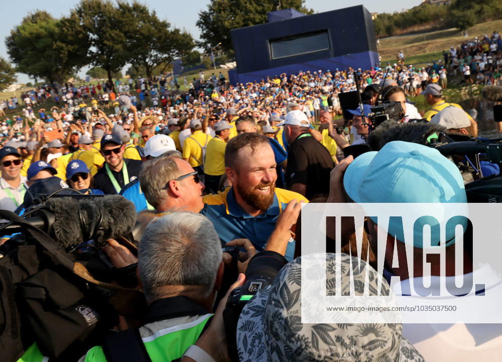 GOLF - Ryder Cup 2023 ROME,ITALY,01.OCT.23 - GOLF - Ryder Cup, Marco Simone Golf and Country Club. Image shows the rejoicing of Shane Lowry (IRL EUR). GEPAxpictures Oberlaender