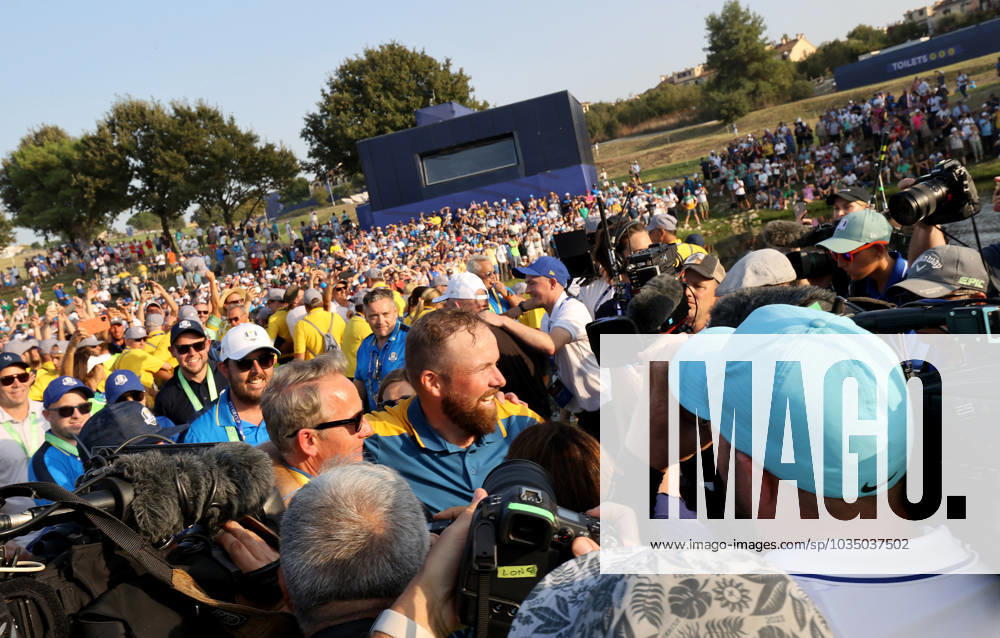 GOLF - Ryder Cup 2023 ROME,ITALY,01.OCT.23 - GOLF - Ryder Cup, Marco Simone Golf and Country Club. Image shows the rejoicing of Shane Lowry (IRL EUR). GEPAxpictures Oberlaender