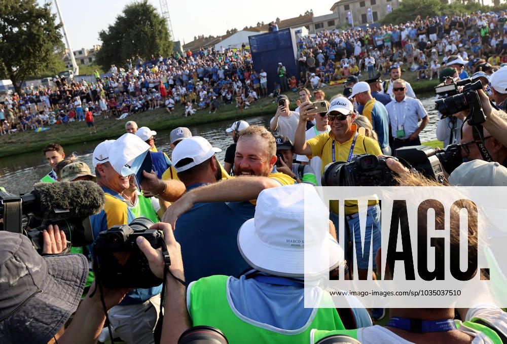 GOLF - Ryder Cup 2023 ROME,ITALY,01.OCT.23 - GOLF - Ryder Cup, Marco Simone Golf and Country Club. Image shows the rejoicing of Shane Lowry (IRL EUR). GEPAxpictures Oberlaender