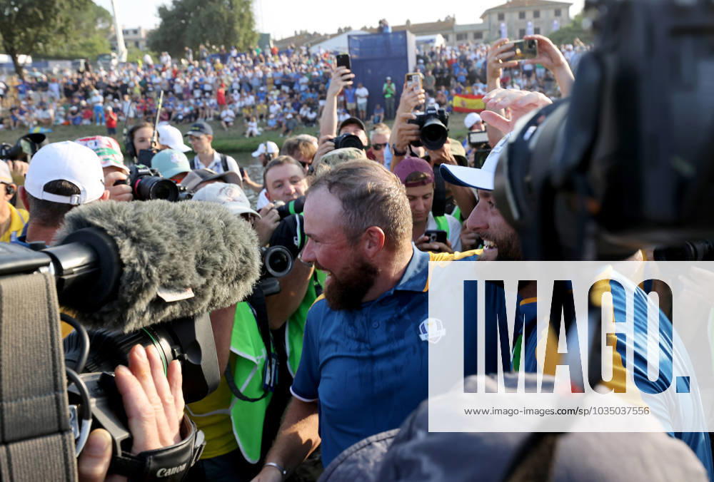GOLF - Ryder Cup 2023 ROME,ITALY,01.OCT.23 - GOLF - Ryder Cup, Marco Simone Golf and Country Club. Image shows the rejoicing of Shane Lowry (IRL EUR) and Jon Rahm (ESP EUR). GEPAxpictures Oberlaender