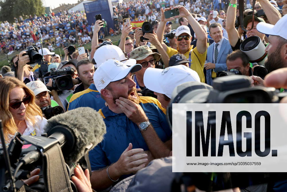 GOLF - Ryder Cup 2023 ROME,ITALY,01.OCT.23 - GOLF - Ryder Cup, Marco Simone Golf and Country Club. Image shows the rejoicing of Shane Lowry (IRL EUR). GEPAxpictures Oberlaender