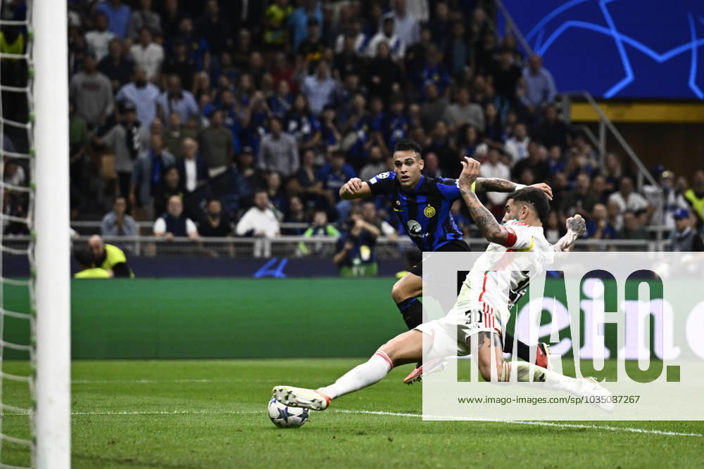 FC Internazionale v SL Benfica - UEFA Champions League Nicolas Otamendi of SL Benfica saves on Lautaro Martinez of FC Internazionale during the UEFA Champions League football match between FC Internazionale and SL Benfica. Milan Italy