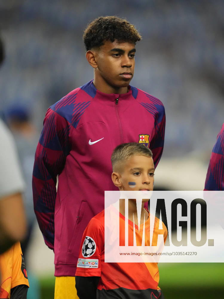 FC Porto x FC Barcelona, Barca - UEFA Champions League 23 24 Lamine Yamal do FC Barcelona durante partida entre FC Porto x FC Barcelona valida pela Uefa Champions League 23 24 no Estadio do Dragao, Porto , Portugal (Foto de Pedro Loureiro Avant Sports) Porto Estadio do Dragao Portugal