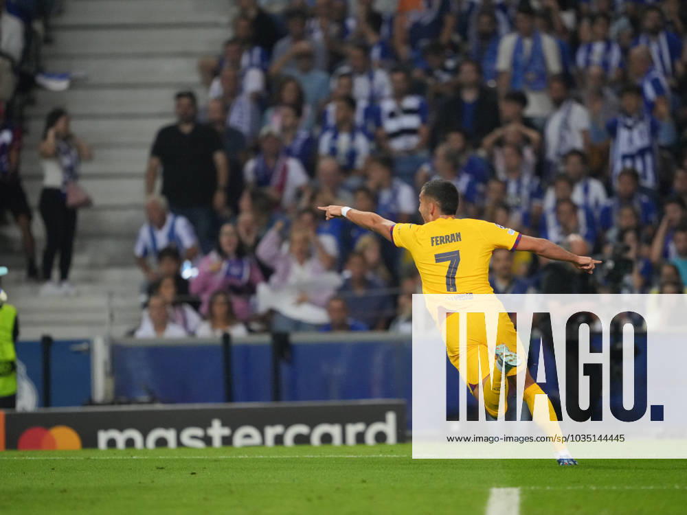 FC Porto x FC Barcelona, Barca - UEFA Champions League 23 24 Ferran Torres do FC Barcelona celebra golo durante partida entre FC Porto x FC Barcelona valida pela Uefa Champions League 23 24 no Estadio do Dragao, Porto , Portugal (Foto de Pedro Loureiro Avant Sports) Porto Estadio do Dragao Portugal