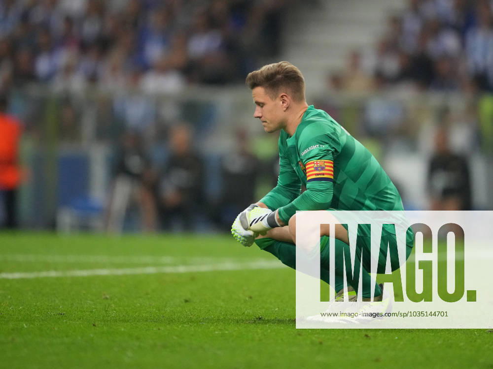 FC Porto x FC Barcelona, Barca - UEFA Champions League 23 24 Marc Ter Stegen do FC Barcelona durante partida entre FC Porto x FC Barcelona valida pela Uefa Champions League 23 24 no Estadio do Dragao, Porto , Portugal (Foto de Pedro Loureiro Avant Sports) Porto Estadio do Dragao Portugal