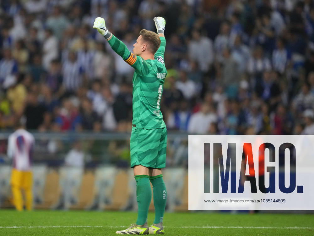 FC Porto x FC Barcelona, Barca - UEFA Champions League 23 24 Marc Ter Stegen do FC Barcelona durante partida entre FC Porto x FC Barcelona valida pela Uefa Champions League 23 24 no Estadio do Dragao, Porto , Portugal (Foto de Pedro Loureiro Avant Sports) Porto Estadio do Dragao Portugal