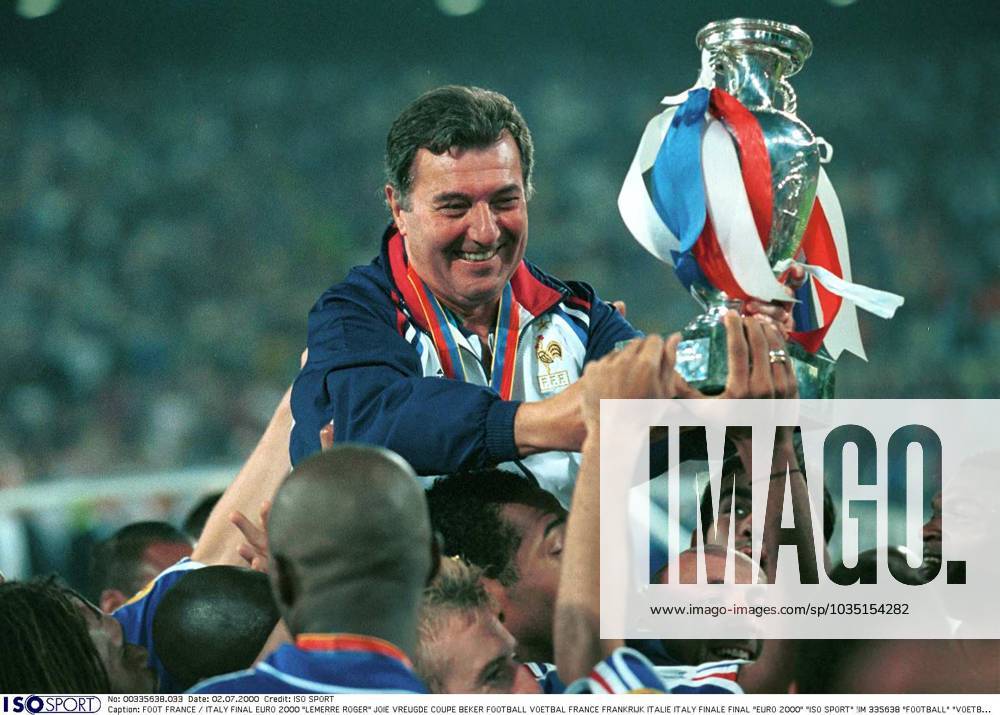 FOOT FRANCE ITALY FINAL EURO 2000 LEMERRE ROGER FOOT FRANCE ITALY FINAL EURO 2000 LEMERRE ROGER JOIE VREUGDE COUPE BEKER FOOTBALL VOETBAL FRANCE FRANKRIJK ITALIE ITALY FINALE FINAL EURO 2000 ISO !IM 335638 FOOTBALL VOETBAL SOCCER 15054000 ROTTERDAM PAYS-BAS NETHERLANDS NEDERLAND