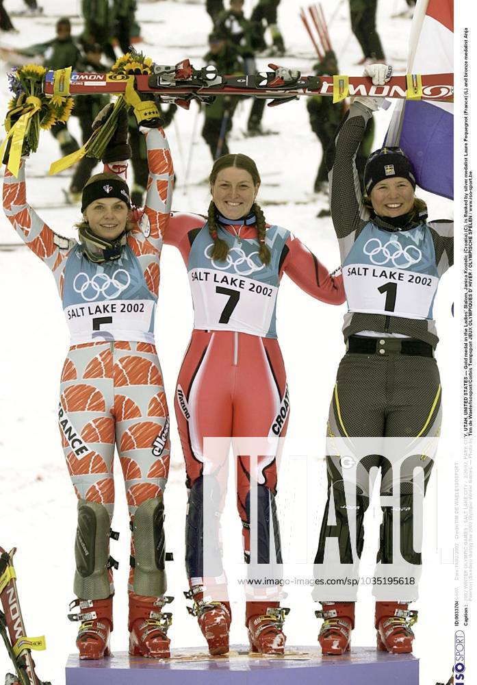 2002 WINTER Olympic Games, Olympische Spiele, Olympia, OS : 2002 WINTER OLYMPIC GAMES : SALT LAKE CITY 2 20 02, PARK CITY, UTAH, UNITED STATES --- Gold medal in the Ladies Slalom, Janica Kostelic (Croatia) (C), is flanked by silver medalist Laure Pequegnot (France) (L) and bronze medalist Anja Paerson (Sweden) during the 2002 Olympic Winter games, Winterspiele,Spiele, Summer games --- Photo by Tim de Waele Isosport Corbis Tempsport JEUX OLYMPIQUES D HIVER OLYMPISCHE SPELEN www.iso be Ogden United States ETATS UNIS VERENIGDE STATEN