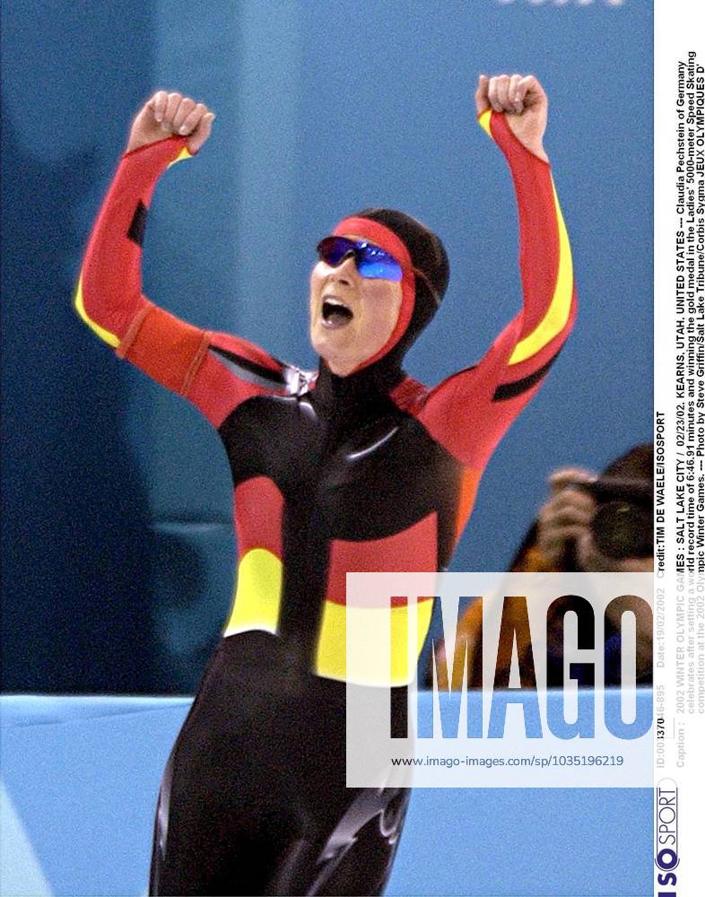 2002 WINTER Olympic Games, Olympische Spiele, Olympia, OS : 2002 WINTER OLYMPIC GAMES : SALT LAKE CITY 02 23 02, KEARNS, UTAH, UNITED STATES --- Claudia Pechstein of Germany celebrates after setting a world record time of 6:46.91 minutes and winning the gold medal in the Ladies 5000-meter Speed skating, Eisschnelllauf competition at the 2002 Olympic Winter games, Winterspiele,Spiele, Summer games --- Photo by Steve Griffin Salt Lake Tribune Corbis Sygma JEUX OLYMPIQUES D HIVER OLYMPISCHE SPELEN www.iso be Ogden United States ETATS UNIS VERENIGDE STATEN