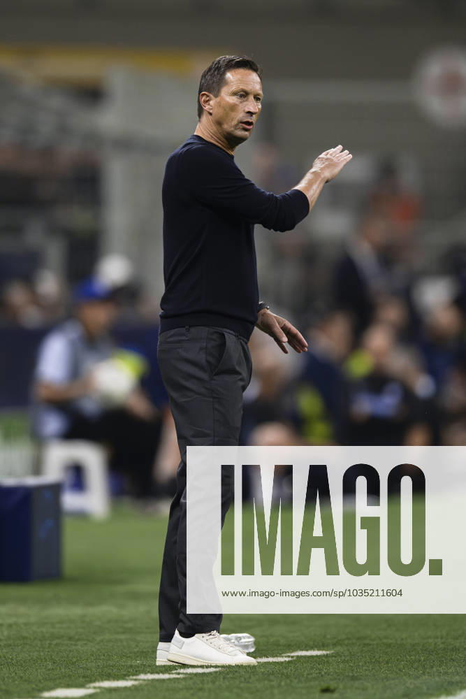 FC Internazionale v SL Benfica - UEFA Champions League Roger Schmidt, head coach of SL Benfica, gestures during the UEFA Champions League football match between FC Internazionale and SL Benfica. Milan Italy