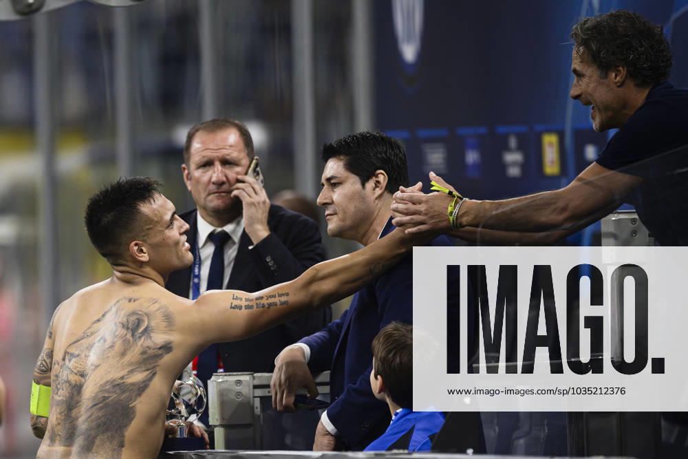 FC Internazionale v SL Benfica - UEFA Champions League Lautaro Martinez of FC Internazionale shakes hands with Fabio Galante next to Julio Cruz at the end of the UEFA Champions League football match between FC Internazionale and SL Benfica. Milan Italy