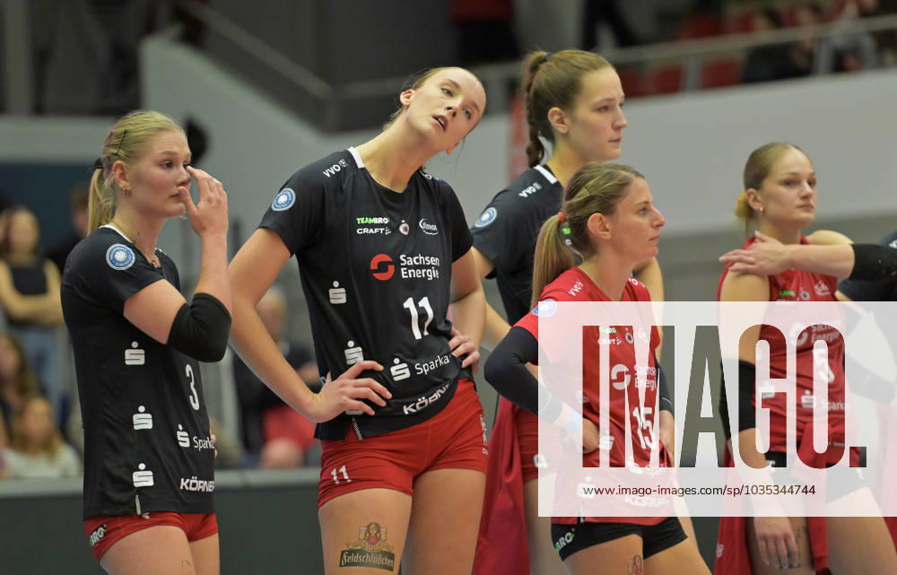 disappointment in Dresdens Hester Jasper, Dresdens Grace Frohling,Dresdens Lena Linke, Dresdens Aleksandra Jegdic and Dresdens Lotte Goertz, volleyball, Bundesliga, Dresdner SC SC Potsdam 0 3, c Dresden Germany