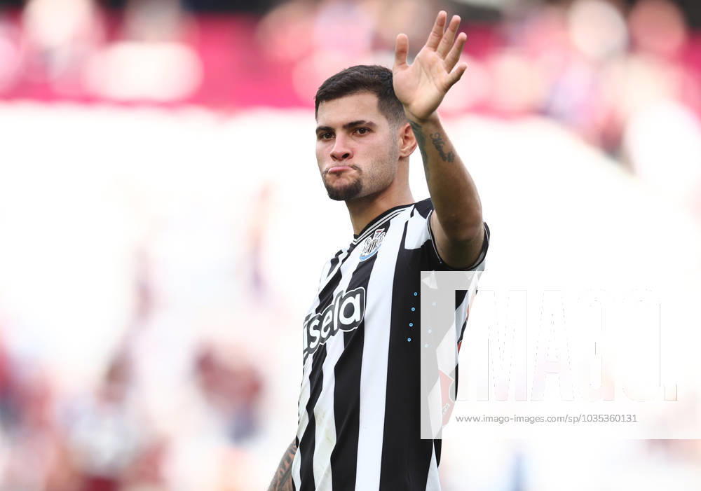 London, England, 8th October 2023. Bruno Guimaraes of Newcastle United applauds the fans after the Premier League match at the London Stadium, London. Picture credit should read: Paul Terry Sportimage . SPI-2638-0045
