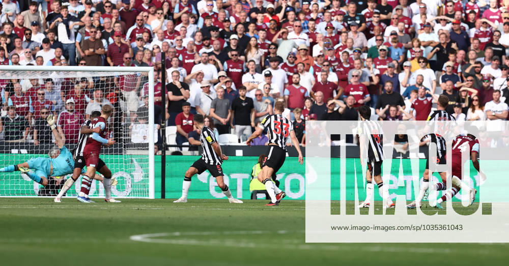 London, England, 8th October 2023. Mohammed Kudus of West Ham United scores to make it 2-2 during the Premier League match at the London Stadium, London. Picture credit should read: Paul Terry Sportimage . SPI-2638-0050