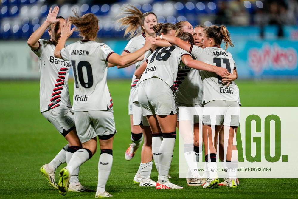 Bayer 04 Leverkusen players, cheering about the goal to 0 1, jubilation, goal celebration, celebrate the goal, goal, celebration, cheering about the goal, optimistic, game scene, highlight, action, action, 09 10 2023, Sinsheim Hoffenheim Germany , Soccer, Google Pixel Women Bundesliga, TSG 1899 Hoffenheim Bayer 04 Leverkusen, 09 10 2023, Sinsheim Hoffenheim Germany , Football, Google Pixel Women Bundesliga, TSG 1899 Hoffenheim Bayer 04 Leverkusen, DFB DFL REGULATES PROHIBIT ANY USE OF PHOTOGRAPHS AS IMAGE SEQUENCES AND OR QUASI VIDEO