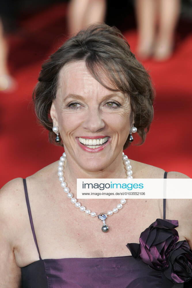 Esther Rantzen Tv Presenter 2009 British Academy Television Awards, London Royal Festival Hall, London, England 26 April 2009 Am 26.04.2009 Bei Der Ankunft Zu Den British Academy Television Awards, Royal Festival Hall, London Arriving For The 2009 British Academy Television Awards Esther Rantzen Tv Presenter 2009 British Academy Television Awards, London Royal Festival Hall, London, England 26 April 2009 Am 26.04.2009 Bei Der Ankunft Zu Den British Academy Television Awards, Royal Festival Hall, London Arriving For The 2009 British Academy Television Awards