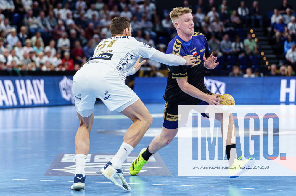 Hendrik Pekeler THW Kiel, 61 , Haukur Thrastarson Lomza Vive Kielce, 25 THW Kiel vs Lomza Vive Kielce, Handball, Champions League, Matchday 4, Season 2023 2024, 11 10 2023 THW Kiel vs Lomza Vive Kielce, Handball, Champions League, Matchday 4, Season 2023 2024, 11 10 2023 Kiel