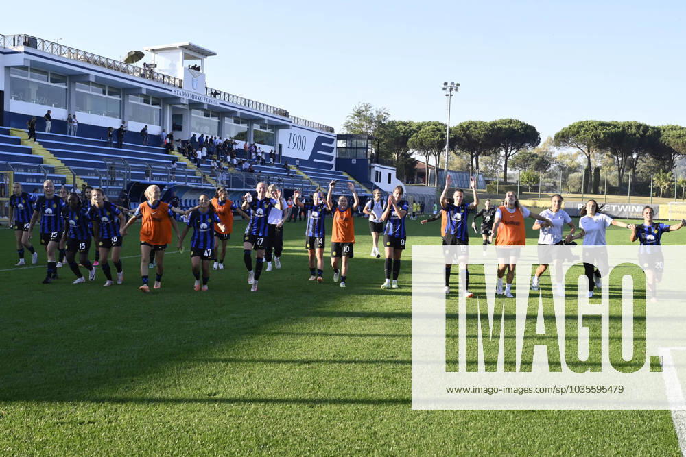 Italian football Serie A Women match - Lazio Women vs FC Internazionale Women F.C. Inter greets the fans during Women s Italian Cup round of 16 between S.S. Lazio Women vs F.C. Inter, 12 October 2023, Stadium Mirko Fersini, Formello Italy. Rome Italy