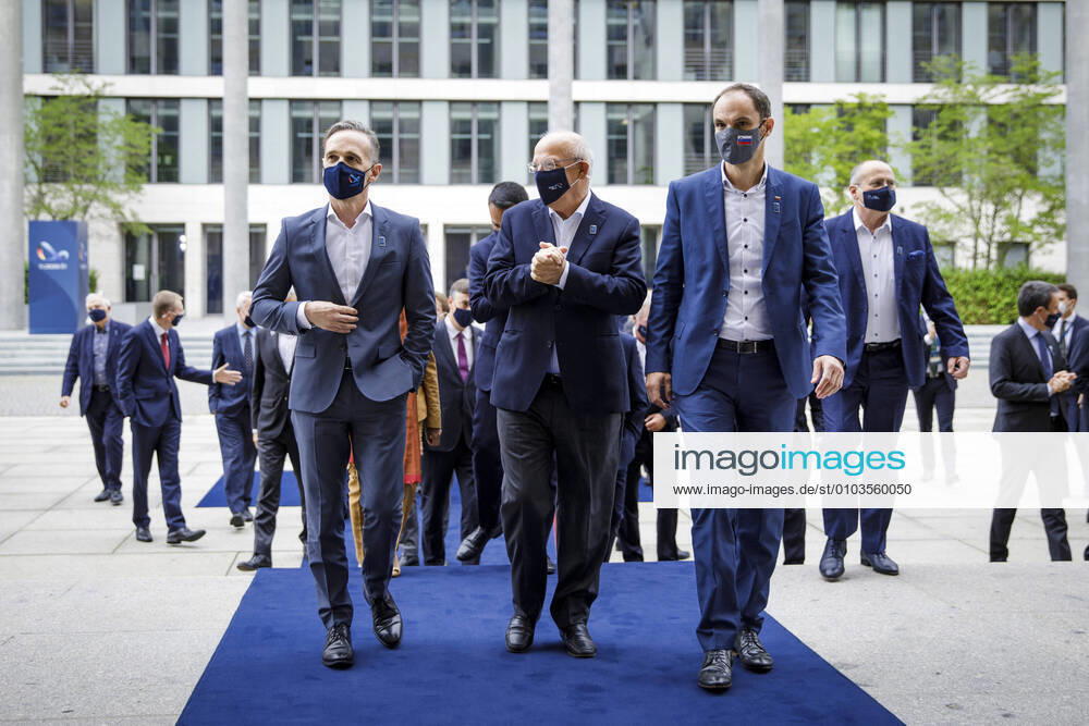 Heiko Maas, Federal Minister of Foreign Affairs, L Augusto Santos Silva, Foreign Minister of Portugal, Mitte and Anze Logar, Foreign Minister of Slovenia, R recorded at a Gymnich meeting of EU Foreign Ministers at the Federal Foreign Office in Berlin, 28 08 2020 Berlin Germany