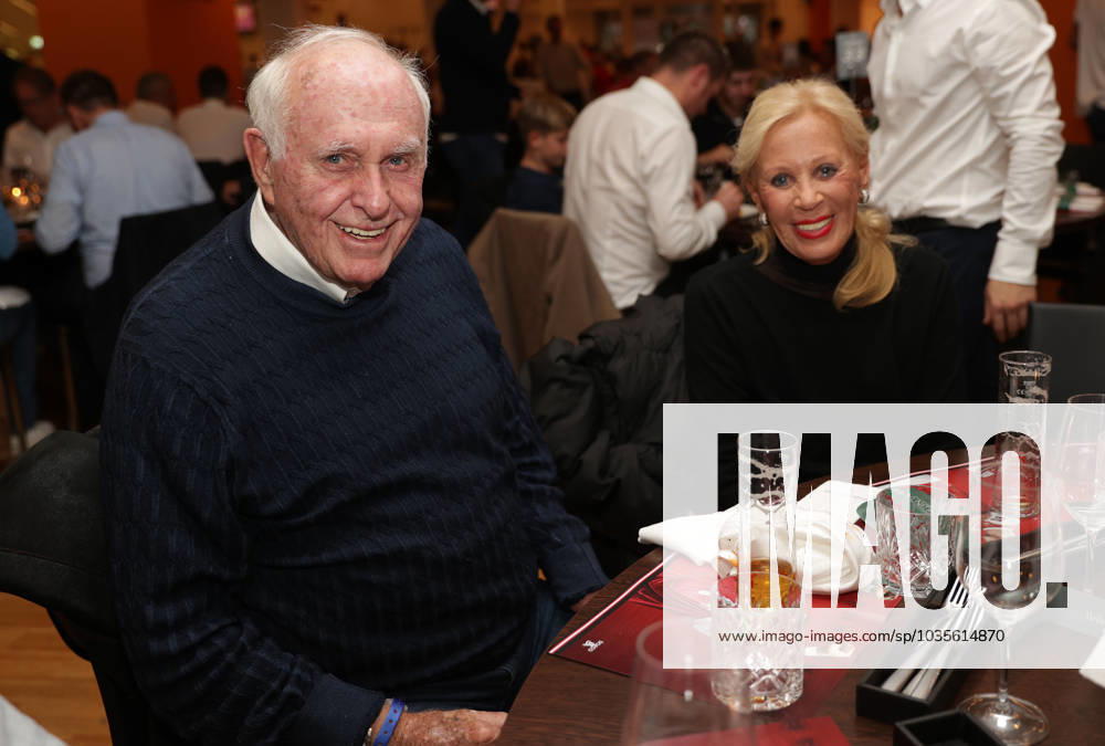 SOCCER - EURO 2024 Quali, AUT vs BEL VIENNA,AUSTRIA,13.OCT.23 - SOCCER - European Qualifiers 2024, OEFB international match, Länderspiel, Nationalmannschaft Austria vs Belgium. Image shows Michael Kuhn and Helga Kuhn. GEPAxpictures xWalterxLuger