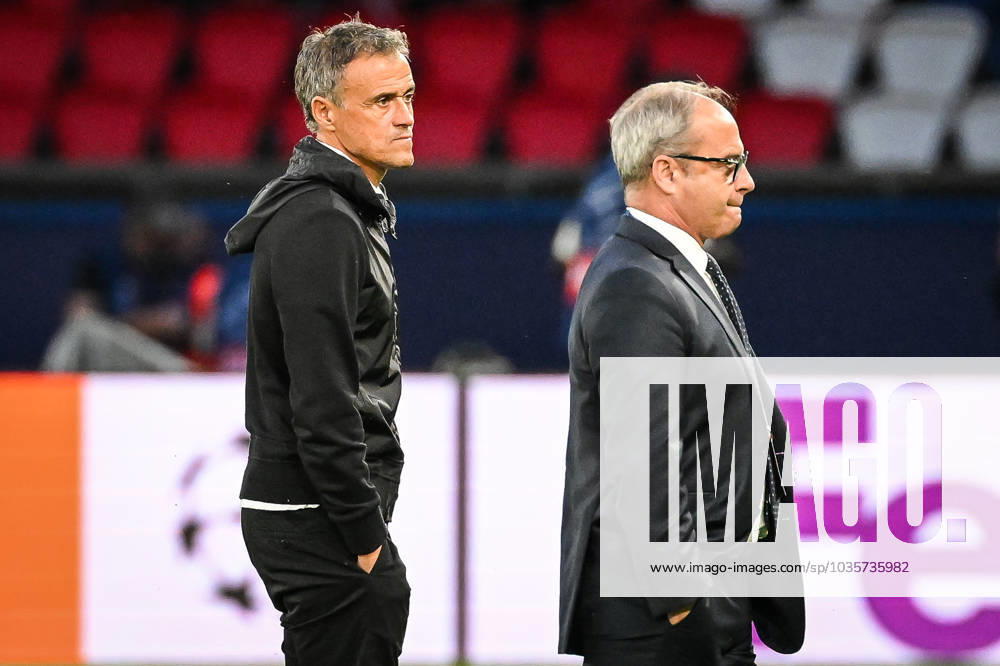 Luis ENRIQUE of PSG and Luis CAMPOS of PSG during the UEFA Champions League group F match between Paris Saint-Germain and Borussia Dortmund at Parc des Princes Stadium on September 19, 2023 in Paris, France. Paris France - ZUMAm308 20230919_zsp_m308_020