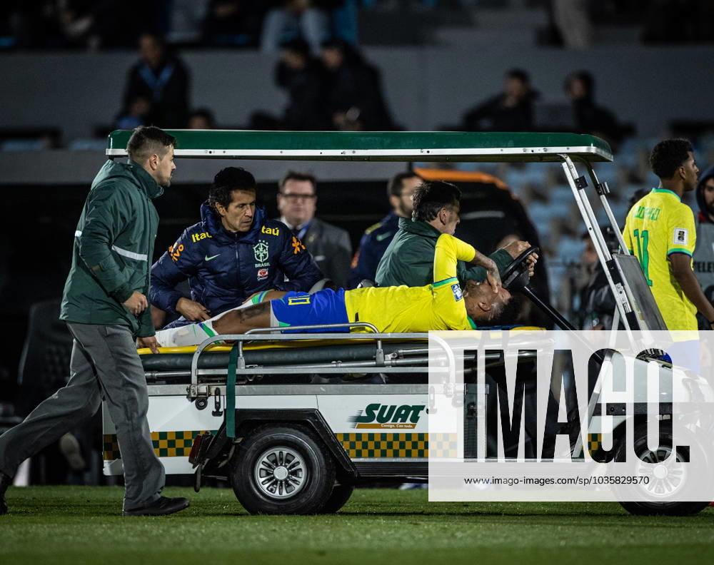 Fußball, WM Quali, Uruguay - Brasilien, Verletzung von Neymar Fußball, WM Quali, Uruguay - Brasilien Uruguay x Brazil Neymar injured during the game against Uruguay at Centenario stadium, in Montevideo, Uruguay, today october 17, 2023.