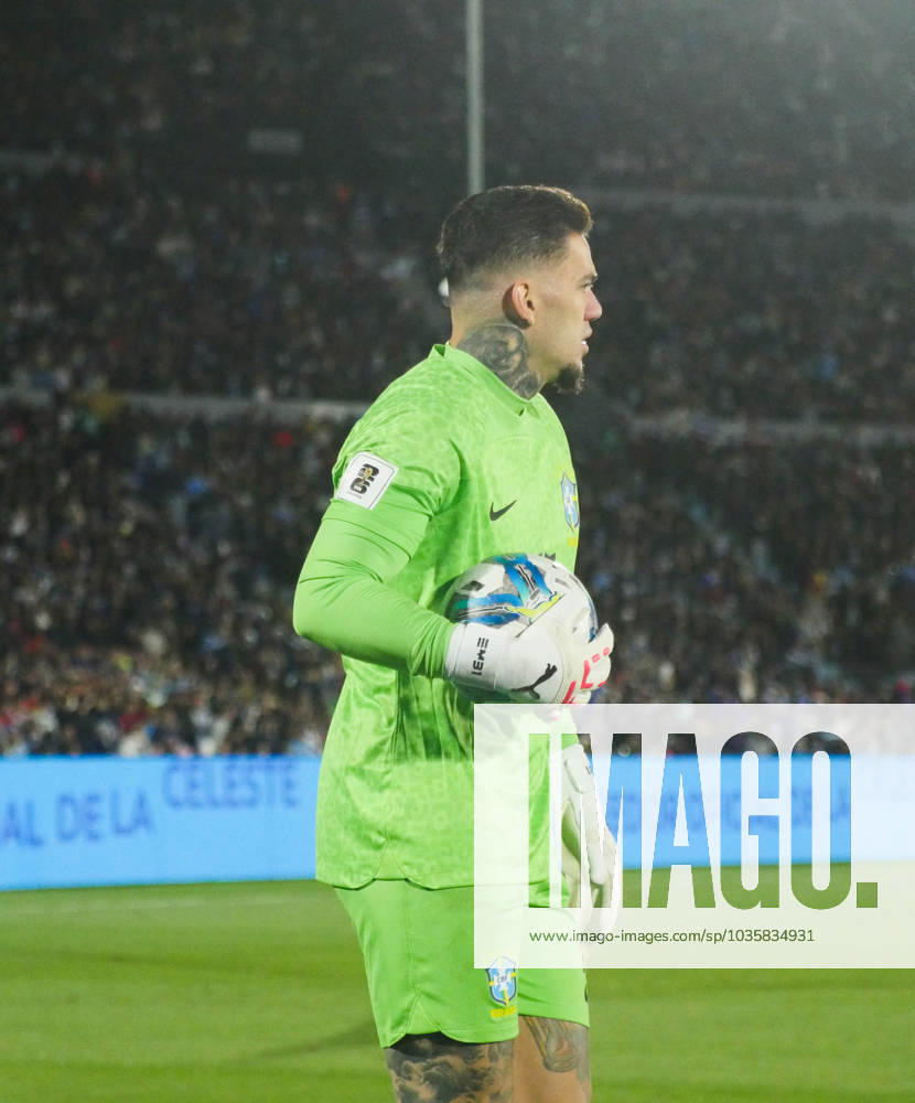 Eliminatorias Uruguai x Brasil MONTEVIDEU, C. - 17.10.2023: ELIMINATORIAS URUGUAI X BRASIL - Player Ederson (Brazil) in the game Uruguay vs Brazil, for Qualifiers 2026, Montevideo, Uruguay. (Photo: Enzo vignoli Fotoarena) x2449044x Enzoxvignoli