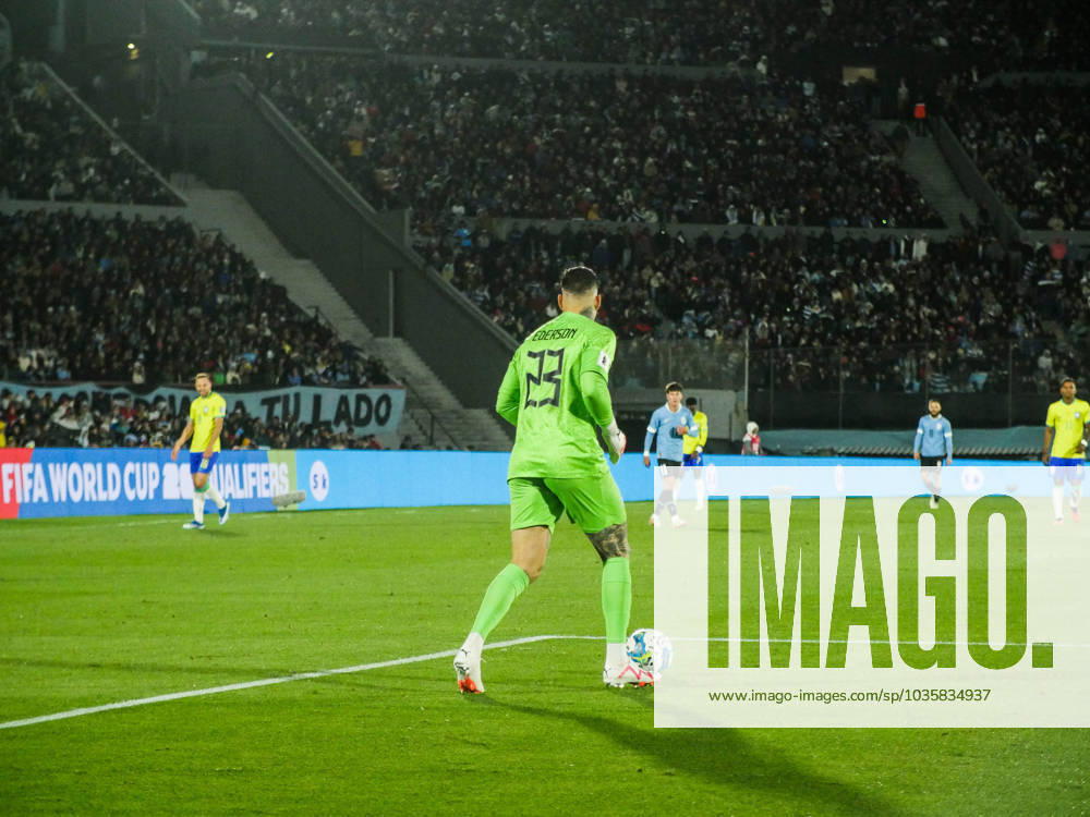 Eliminatorias Uruguai x Brasil MONTEVIDEU, C. - 17.10.2023: ELIMINATORIAS URUGUAI X BRASIL - Player Ederson (Brazil) in the game Uruguay vs Brazil, for Qualifiers 2026, Montevideo, Uruguay. (Photo: Enzo vignoli Fotoarena) x2449047x Enzoxvignoli