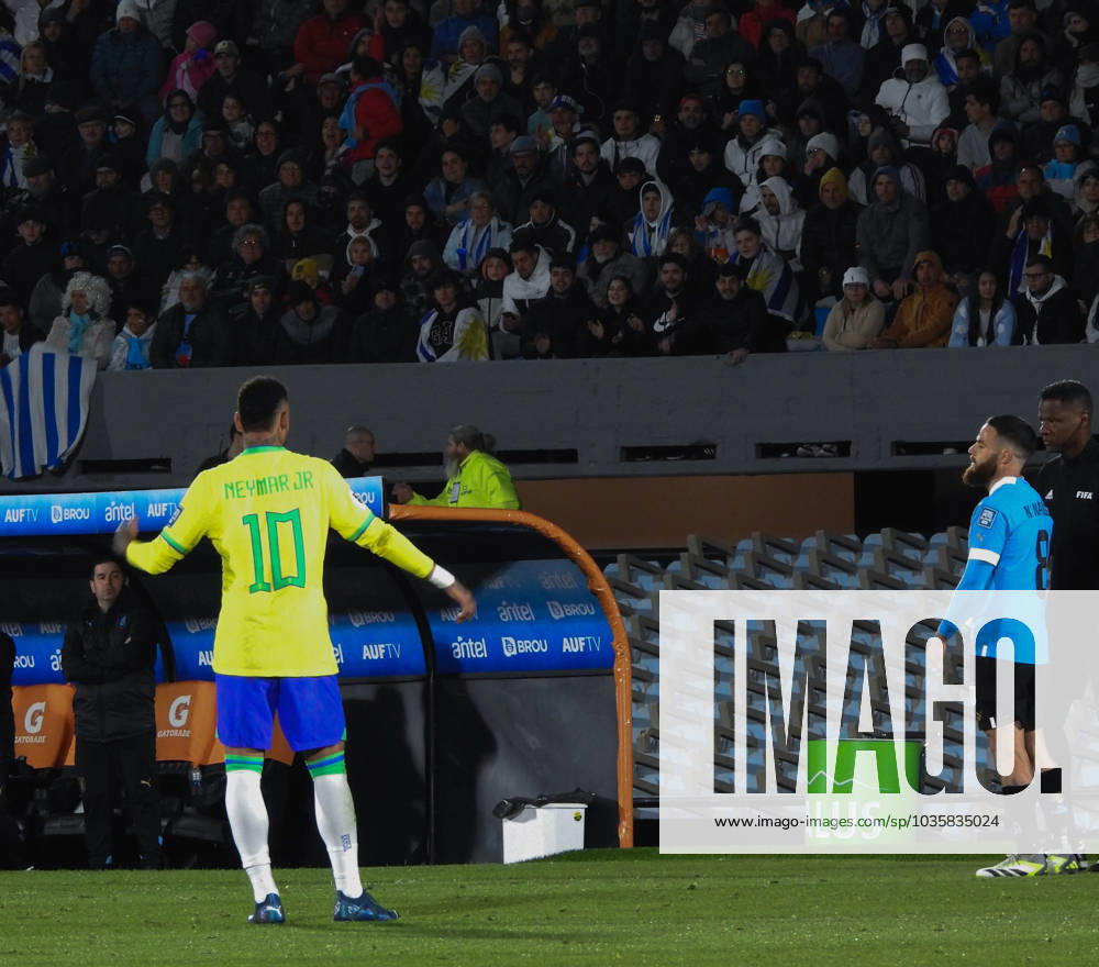 Eliminatorias Uruguai x Brasil MONTEVIDEU, C. - 17.10.2023: ELIMINATORIAS URUGUAI X BRASIL - Player Neymar Jr (Brazil) and Nahitan Nandez (Uruguay), in the game Uruguay vs Brazil, for Qualifiers 2026, Montevideo, Uruguay. (Photo: Enzo vignoli Fotoarena) x2449081x Enzoxvignoli