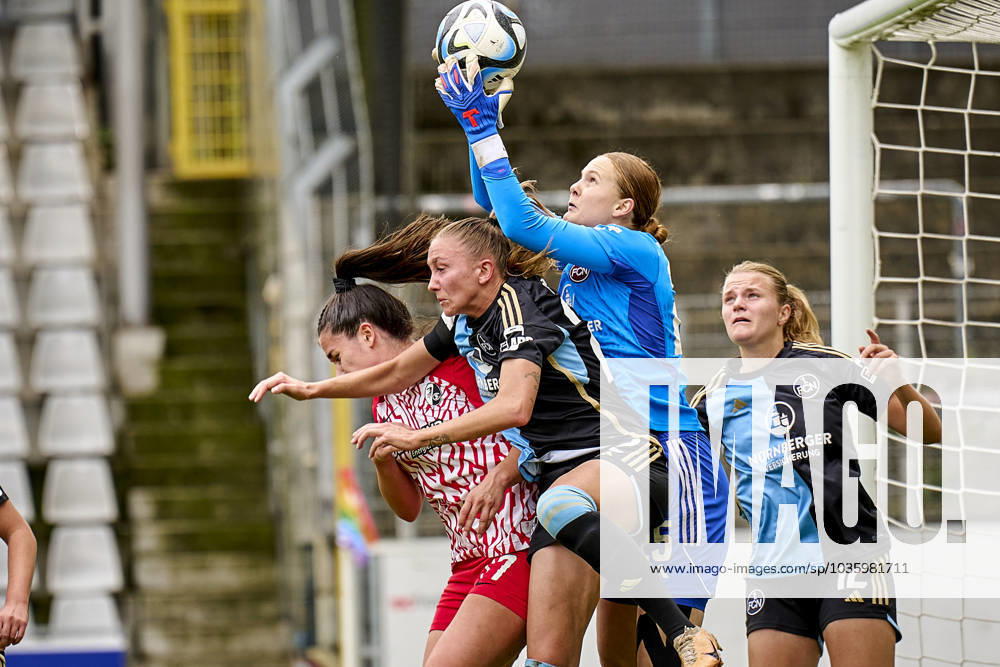 Kristin Krammer 25, 1 FC Nuremberg FCN on the ball Nadja Burkard 22, 1 FC Nuremberg FCN Svenja Fölmli 17 , SC Freiburg 21 10 2023 Football Season 2023 2024 1 Womens Football Bundesliga 05 Matchday SC Freiburg 1 FC Nuremberg FCN Club Sports Photo Zink PeKo _scf_fcn_damen_peko