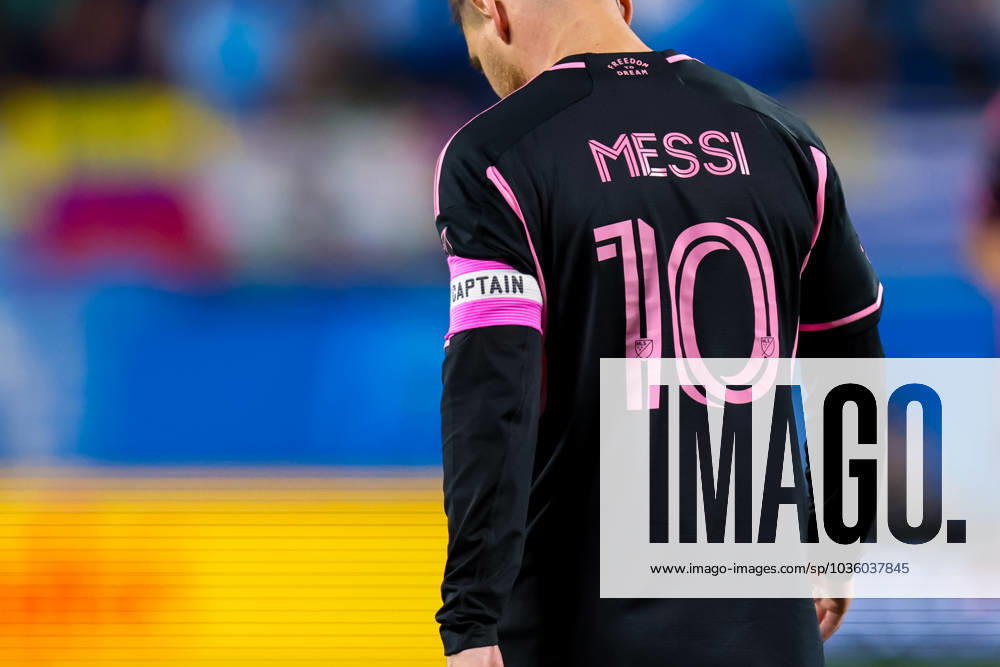 CHARLOTTE, NC - OCTOBER 21: Lionel Messi 10 of Inter Miami walks down the pitch during a soccer match against the Charlotte FC at Bank of America Stadium in Charlotte, North Carolina on Oct 21, 2023. (Photo by David Jensen Icon Sportswire) SOCCER: OCT 21 MLS, Fussball Herren, USA - Charlotte FC vs Inter Miami CF Icon231021008