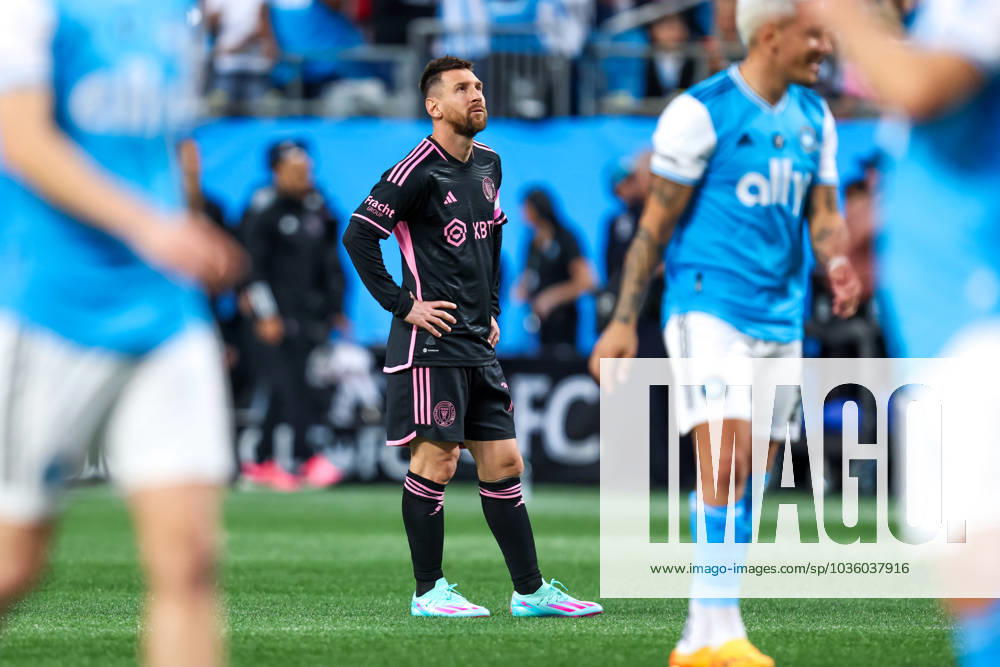 CHARLOTTE, NC - OCTOBER 21: Lionel Messi 10 of Inter Miami looks into the distance during a soccer match against the Charlotte FC at Bank of America Stadium in Charlotte, North Carolina on Oct 21, 2023. (Photo by David Jensen Icon Sportswire) SOCCER: OCT 21 MLS, Fussball Herren, USA - Charlotte FC vs Inter Miami CF Icon231021013
