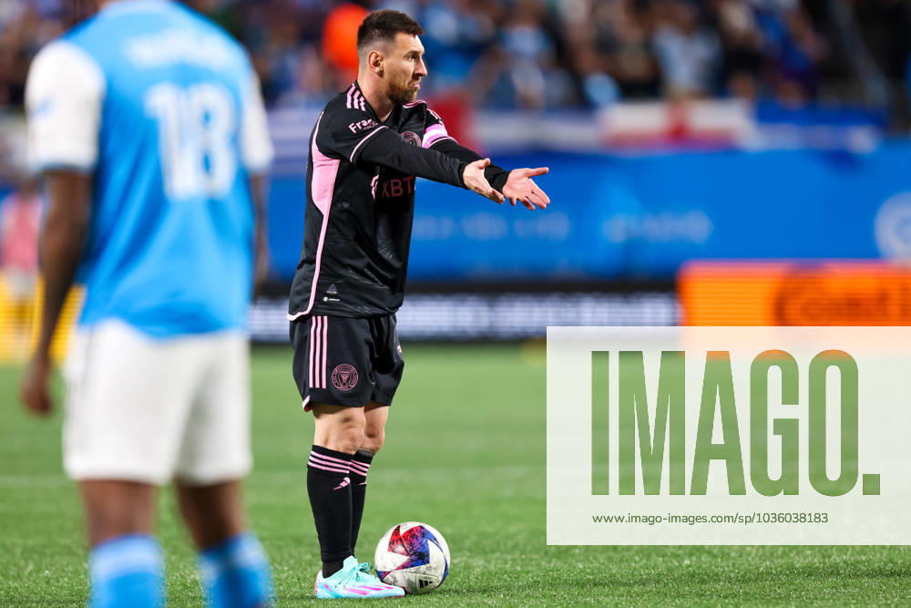 CHARLOTTE, NC - OCTOBER 21: Lionel Messi 10 of Inter Miami reacts to a call during a soccer match against the Charlotte FC at Bank of America Stadium in Charlotte, North Carolina on Oct 21, 2023. (Photo by David Jensen Icon Sportswire) SOCCER: OCT 21 MLS, Fussball Herren, USA - Charlotte FC vs Inter Miami CF Icon231021039