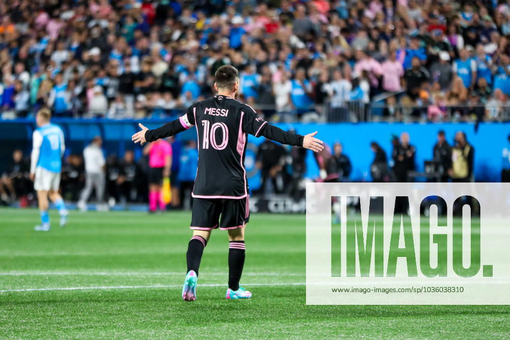 CHARLOTTE, NC - OCTOBER 21: Lionel Messi 10 of Inter Miami reacts to a call during a soccer match against the Charlotte FC at Bank of America Stadium in Charlotte, North Carolina on Oct 21, 2023. (Photo by David Jensen Icon Sportswire) SOCCER: OCT 21 MLS, Fussball Herren, USA - Charlotte FC vs Inter Miami CF Icon231021055