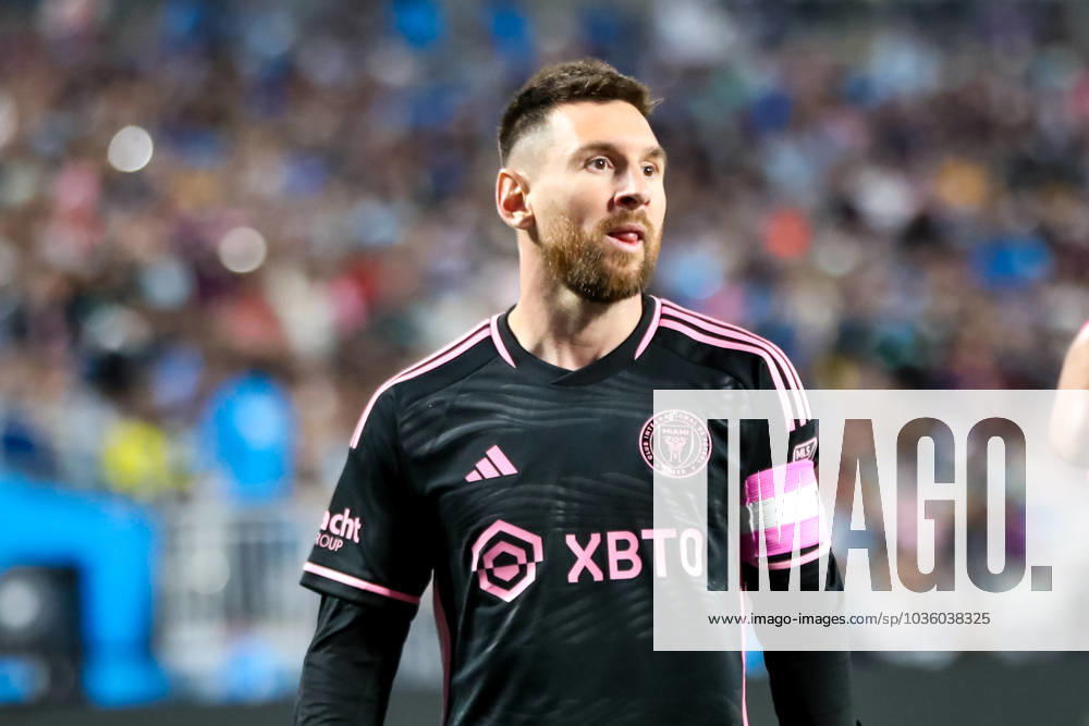 CHARLOTTE, NC - OCTOBER 21: Lionel Messi 10 of Inter Miami looks into the distance during a soccer match against the Charlotte FC at Bank of America Stadium in Charlotte, North Carolina on Oct 21, 2023. (Photo by David Jensen Icon Sportswire) SOCCER: OCT 21 MLS, Fussball Herren, USA - Charlotte FC vs Inter Miami CF Icon231021057