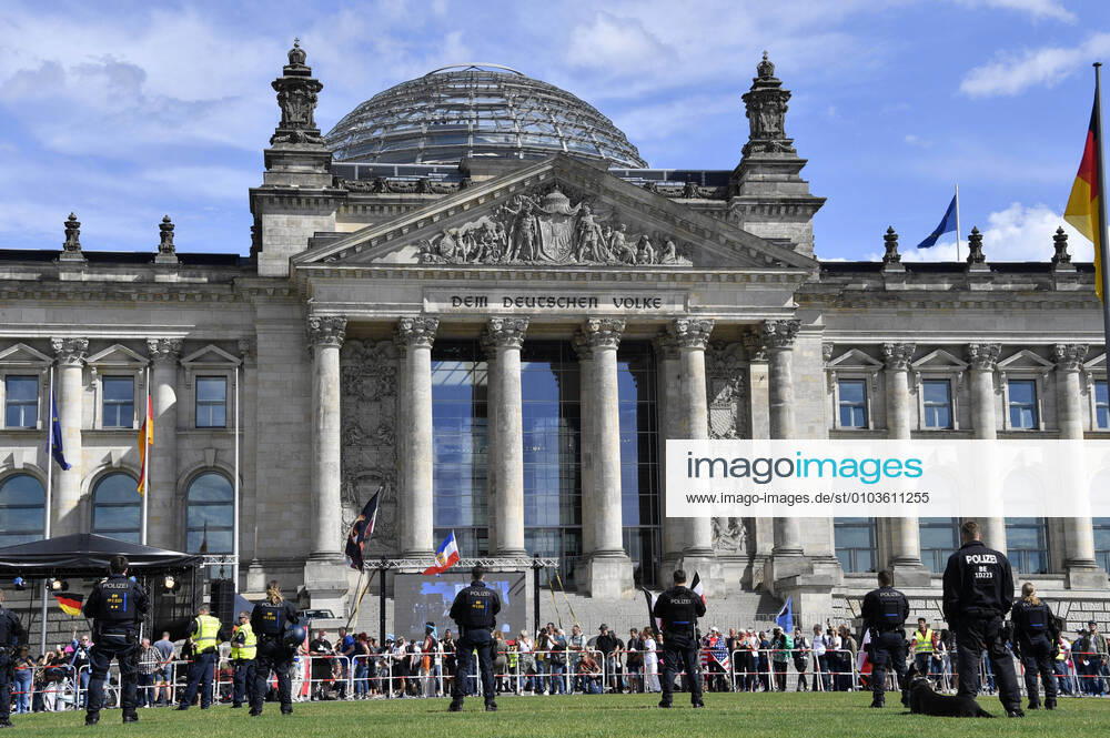 Thousands of people demonstrate against the coronavirus conditions The self-proclaimed citizens of the Reich gather in front of the Reichstag building Berlin, 29 08 2020 Foto:xF.xFuturexImage