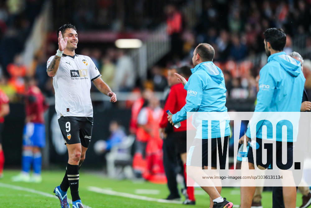 Hugo Duro of Valencia celebrates a goal with teammates during the spanish league, La Liga EA Sports, football match played between Valencia CF and UD Cadiz CF at Mestalla stadium on October 23, 2023, in Valencia, Spain. VALENCIA SPAIN - ZUMAa181 20231023_zaa_a181_003