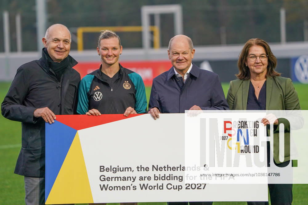 Federal Chancellor Olaf Scholz SPD visits the training of the womens national team and promotes the joint hosting of the 2027 World Cup with Belgium and the Netherlands with DFB President Bernd Neuendorf, Captain Alexandra Popp and DFB Vice President Women Heike Ulrich 24 10 2023 Federal Chancellor Olaf Scholz SPD visits the training of the womens national team, DFB Campus Frankfurt