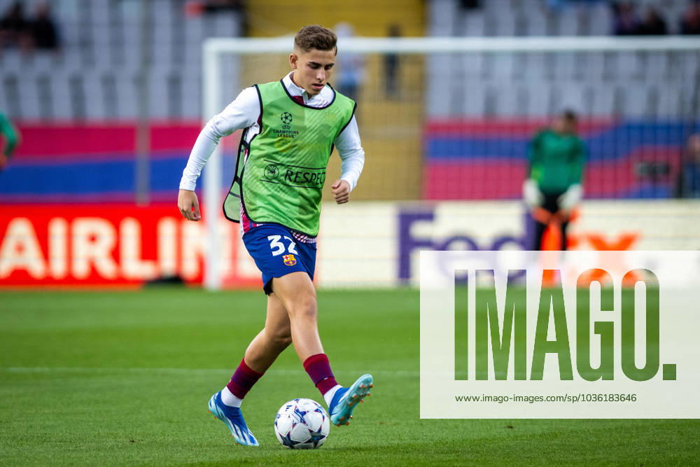 Fermin Lopez Marin of FC Barcelona, Barca warms up during the UEFA Champions League, Group H, football match played between FC Barcelona and Shakhtar Donetsk at Estadio Olimpico de Montjuic on October 25, 2023, in Barcelona, Spain. BARCELONA SPAIN - ZUMAa181 20231025_zaa_a181_013