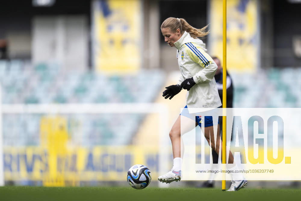 Anna Anvegard of the Swedish women s national football team during a training session on October 26, 2023 in Gothenburg Photo Mathias Bergeld BILDBYRAN code MB MB0756 fotboll football soccer fotball nations league uefa womens nations league träning practice training sverige sweden dam bbeng