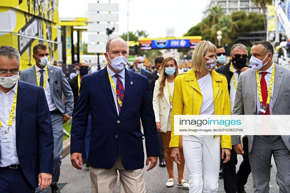 NICE, FRANCE - AUGUST 29 : Albert II, Prince of Monaco and Charlene, Princess of Monaco during the 7th edition of the 2020 La Course by Le Tour women cycling race, a race of 96 kms with start in Nice Moyen Pays and finish in Nice on August 29, 2020 in Nice, France, 29 08 2020 ( Motordriver Marnik Vansevenant - Photo by Vincent Kalut Photo News CYCLISME : Depart Tour de France - etape 1 - 29 08 2020 PHOTONEWS PANORAMIC PHOTONEWS PANORAMIC